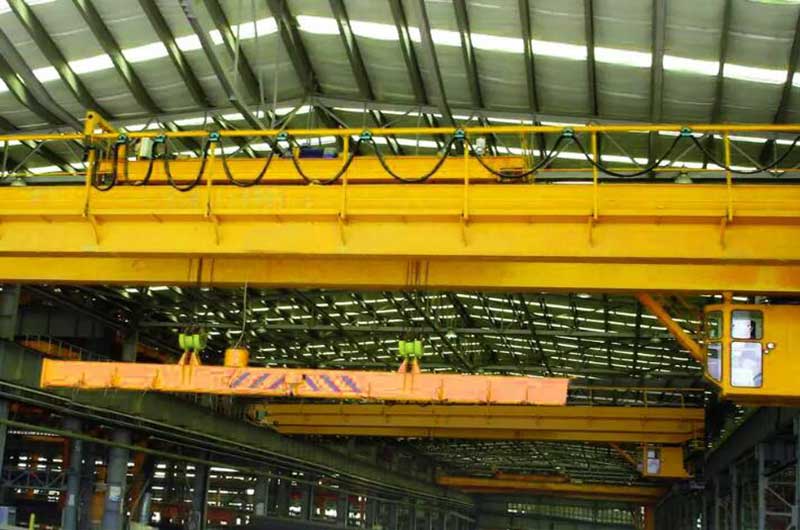 電磁吸盤吊鉤橋式起重機