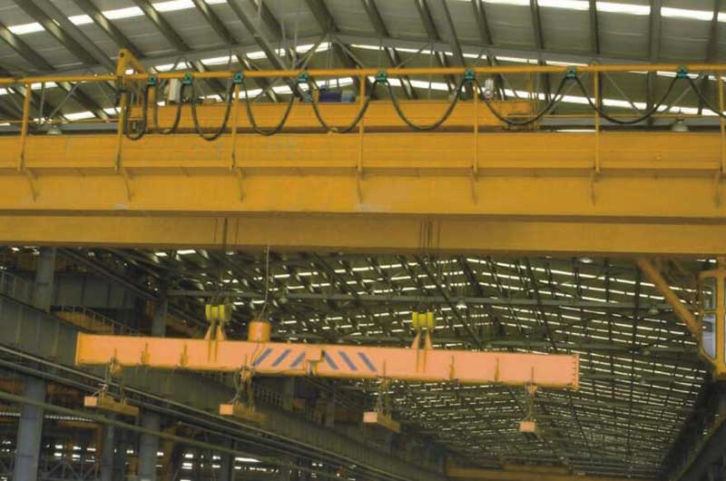 電磁吸盤吊鉤橋式起重機