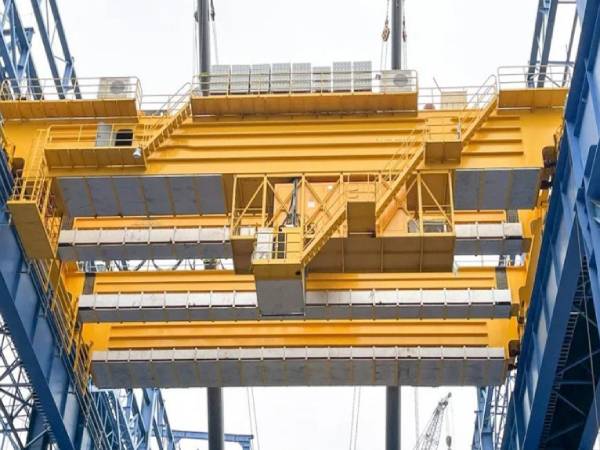 什么是冶金鑄造起重機(jī)，它與其他起重設(shè)備有何不同之處？