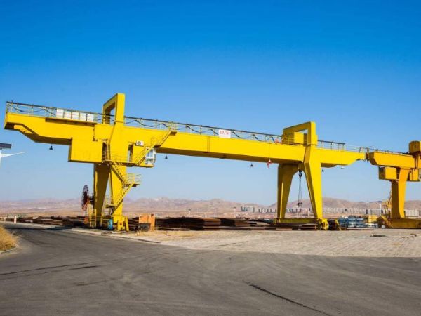 起重設(shè)備包含哪些主要類型，它們各自的功能和特點(diǎn)是什么？